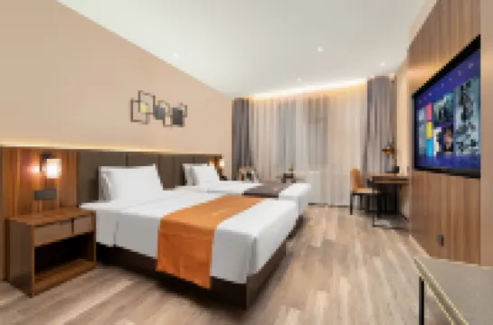 Homeinn Plus（Harbin Central Street Sophia Cathedral） Hotels near Saint Sophia Cathedral