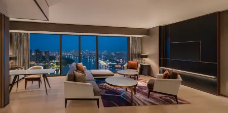 Hilton Saigon Отели рядом с достопримечательностью «RMIT Vietnam Academic Building 2»