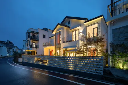 Mountain View Designer Holiday Micro Hotel (Tangkou South Gate, Huangshan Scenic Area) Отели рядом с достопримечательностью «Tianhai (Huangshan Cloud Sea)»