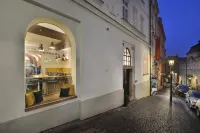 Design Hotel Neruda Hotel dekat St. Vitus Cathedral
