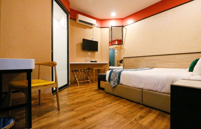 Swing & Pillows @ Golden Roof Hotel Seri Iskandar, Ipoh