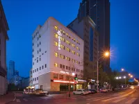 白玉蘭飯店（大連人民廣場東關街店） 西北路附近的飯店