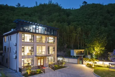 Yuepu Courtyard Green Forest Wild Luxury Family Holiday Homestay (Anji Yunshang Grassland Branch) Hotels near Chuancun