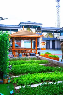 Zhaosu Yuelai Xiaozhan Homestay Hotels near Yizhao Highway