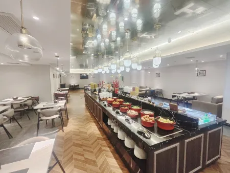 Metropolo Hotels  Nanjing Zhongshanling Scenic Area Qilinmen Metro Station Branch Отели рядом с достопримечательностью «Nanjing University of Science and Technology Zijin College»