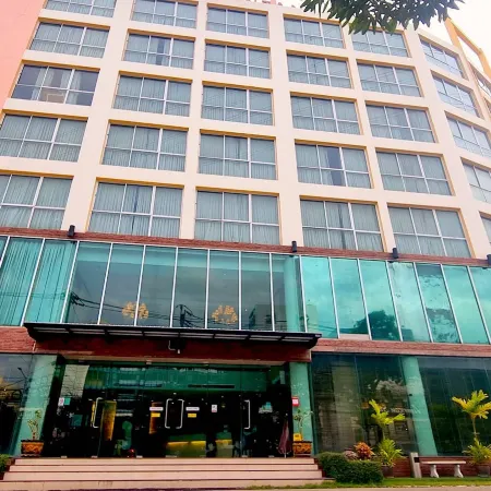 Lantana Resort Hotel Bangkok Отели рядом с достопримечательностью «Станция метро Ratchadapisek»