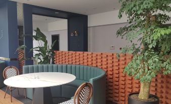 Fogda Cinema Apartment (Ningbo Zhenhai New Town Shop) - Hizvo