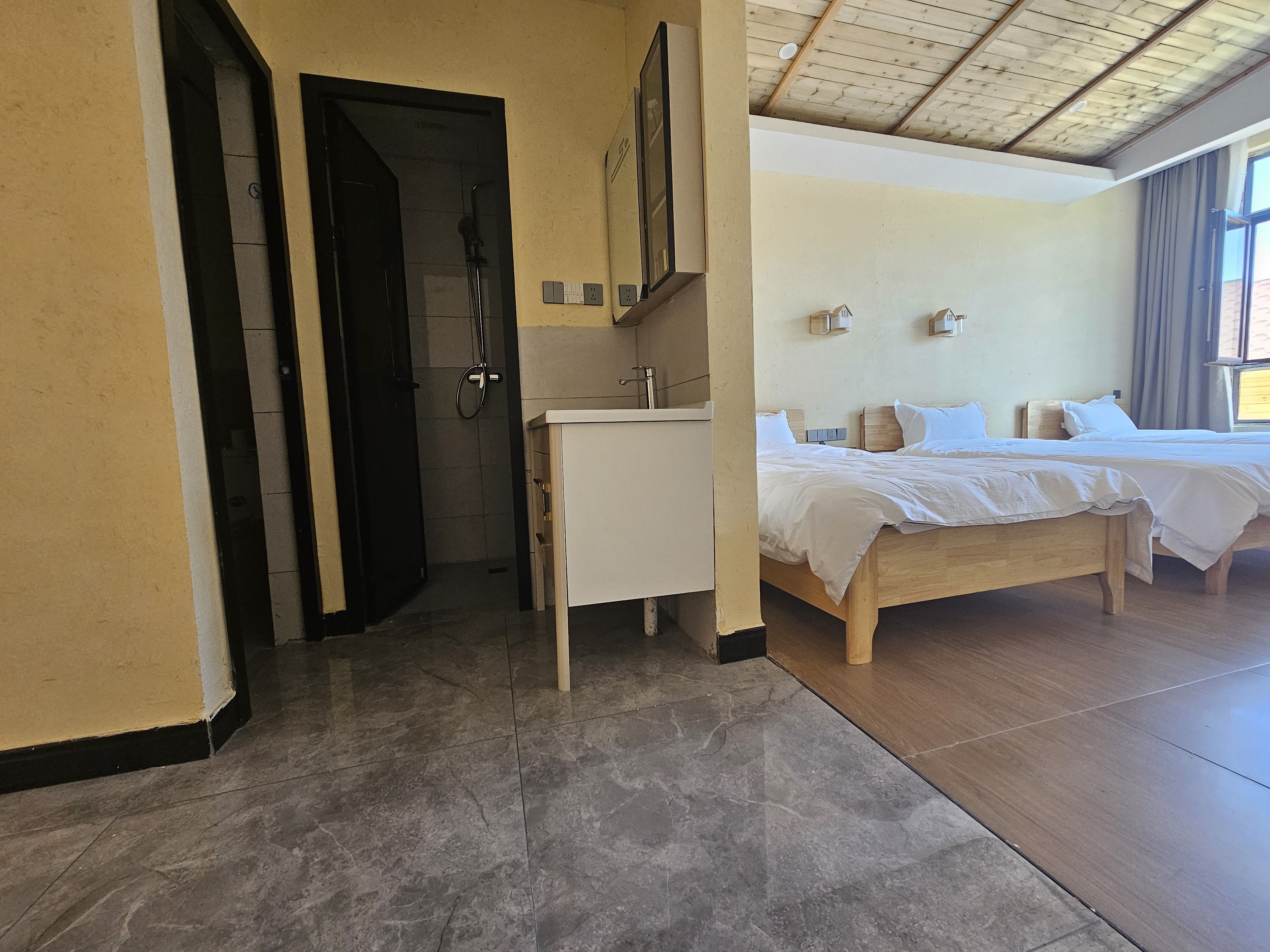 Snowtop Westernmost Lodge · Taxian Phòng Photos