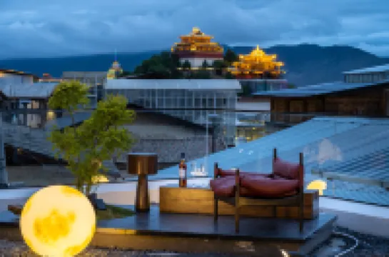 Shangri La Meets·Never Late, Silvery Moonlight | Slow City Oxygen Supply Designer Homestay