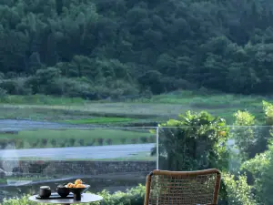 Floral Hotel · Yun Chu Xi Yin Hotel (Huangling Scenic Area Ropeway Shop)