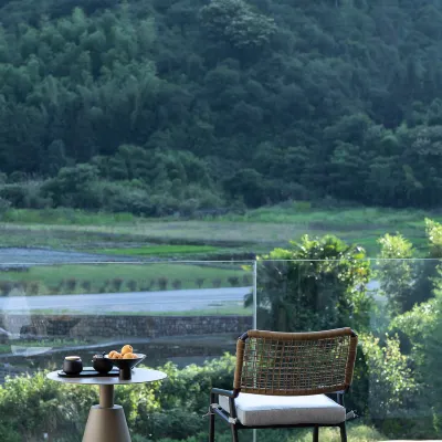 Floral Hotel · Yun Chu Xi Yin Hotel (Huangling Scenic Area Ropeway Shop) Hotels near Jiangwan