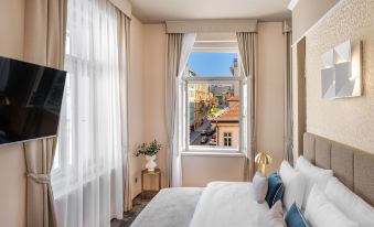 5. Hotel Ma..