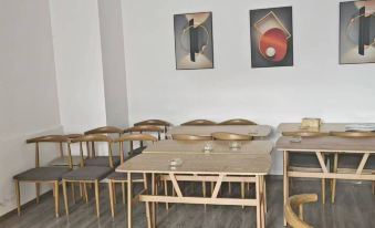 Maitreya Huxi Man Hot Spring Homestay (Huquan Water Town Tourist Resort Scenic Area Branch)