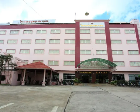 チュムポン パレス ホテル チュムポーンのホテル