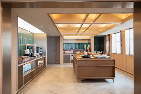 Orange Hotel (Wuhan Guanggu Square Huazhong University of Science and Technology) Отели рядом с достопримечательностью «Wuhan University of Engineering, College of Posts, Telecommunications and Information Engineering (Academy of Posts and Sciences Branch)»