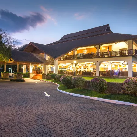 The Imperial Mae Hong Son Resort Отели рядом с достопримечательностью «Храм Чонг Кум»