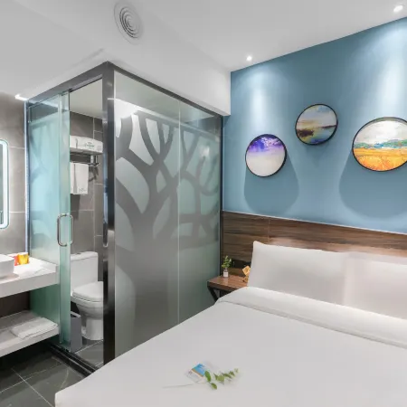 Spring Time Hotel (Guangzhou East Station Yantang Metro Station)