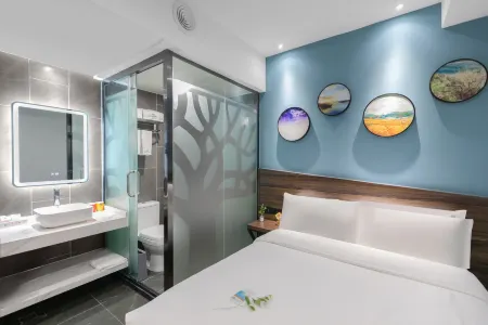 Spring Time Hotel (Guangzhou East Station Yantang Metro Station)