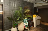Chaoqu Designer Boutique Apartment(Guangzhou Panyu Wanda South Village Wanbo Metro Station) Hotels near Tianhe Department Store (Dachong Road)