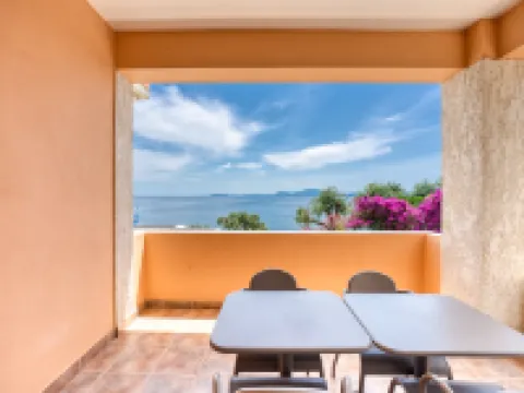 Glyfa Corfu Apartments Hotels in Mparmpati