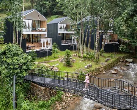 อินทะดา โรงแรมในอำเภอ แม่ออน