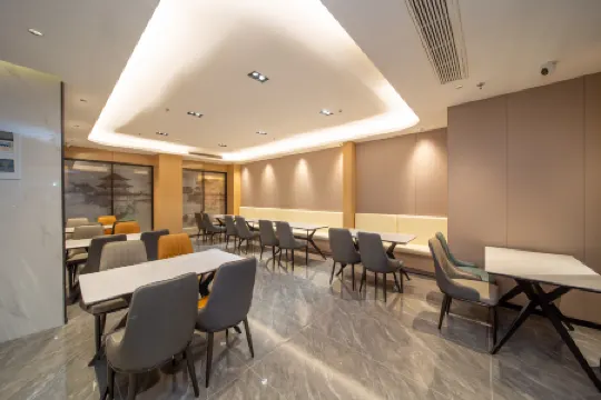 GEM Hotel (Feixi Yandian Baida Logistics Park)