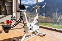 Banshan Courtyard · Looking Up at the Stars · Holiday Hotel - salle de sport