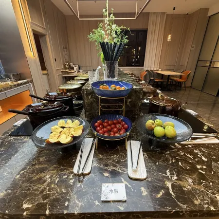 HuoErGuosi Yujian International Hotel
