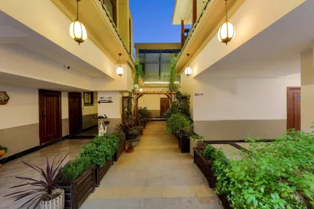 Yunduan Youyuan·Hotel (Liupanshui Wanda Plaza) Отели рядом с достопримечательностью «Bijiashan Park»