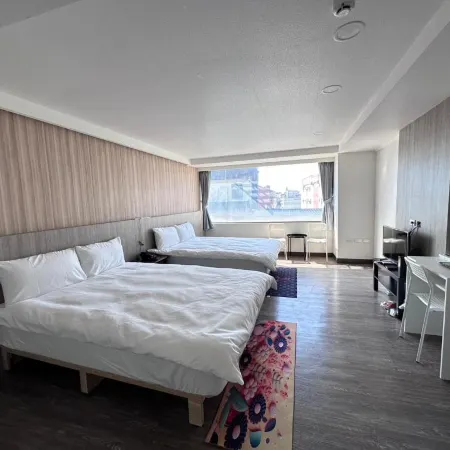 Kings Hotel Отели рядом с достопримечательностью «Счастливая станция»