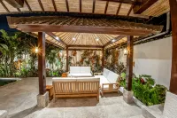 Putri Salju Villa by EVDEkimi – Scenic terrace in the artistic heart of Ubud Hotel a 