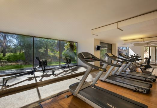 뫼벤픽 호텔 넓은 정원