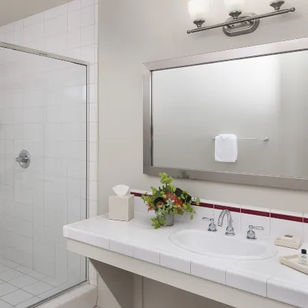 Cambria Landing Inn and Suites