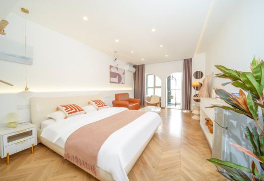 허무 서비스 아파트의 아늑한 객실 내부