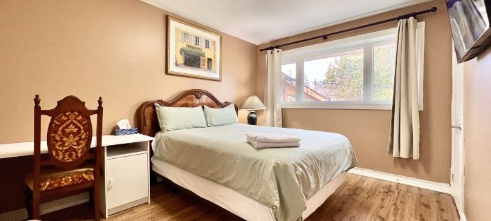 Renovated Rooms 10-min to Finch Subway Near Yonge St Hotels in Toronto