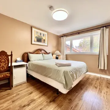 Renovated Rooms 10-min to Finch Subway Near Yonge St