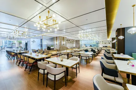 Xinhua Zhongzhou International Hotel Отели рядом с достопримечательностью «Greentown Square»