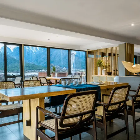 Shanzeju Holiday Hotel (Linzhi Airport)