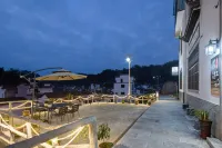 Wuyuan Suhong Homestay (Guling Scenic Area) Hotels near Xiaoyong