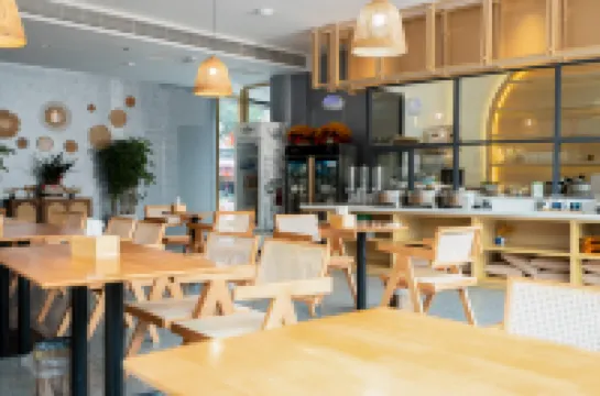 Lai Feng Ji Tian Qian Xi Grand Hotel Hotels in Laifeng