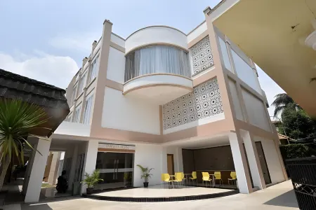 Monopoli Inn Отели в г. Guguk Panjang