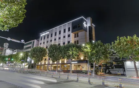 Hound Hotel DaeGu Отели рядом с достопримечательностью «Daegu Arboretum»