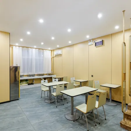 IU Hotel (Jian Jinggangshan University Railway Station) Отели в г. Цзиань