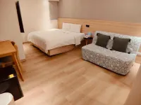 永和浮逸旅店(近永安市場捷運站、樂華夜市、比漾廣場) 蘆洲李宅古跡附近的飯店