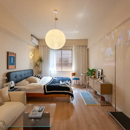 Qianshi Apartment (Shanghai Yuyuan Subway Station Branch)