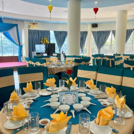 Thuy Van Hotel Отели рядом с достопримечательностью «Храм Кита»