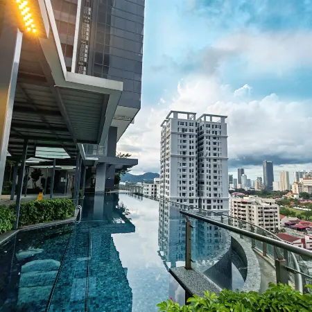 Tropicana 218 Macalister #3BDR #2 parking
