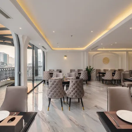 22Land Cloud Hotel Отели рядом с достопримечательностью «Площадь Бадинь»