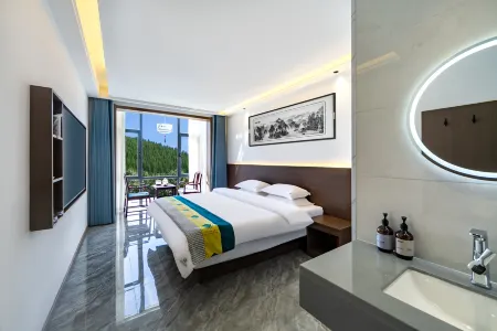 Huiguangmingshe (Guanghua Temple) Отели рядом с достопримечательностью «Dabai Tower»