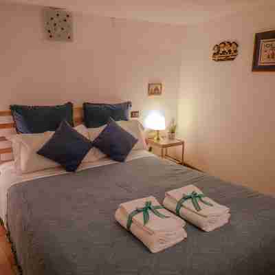 Petrella's Point Studio with AC Rooms